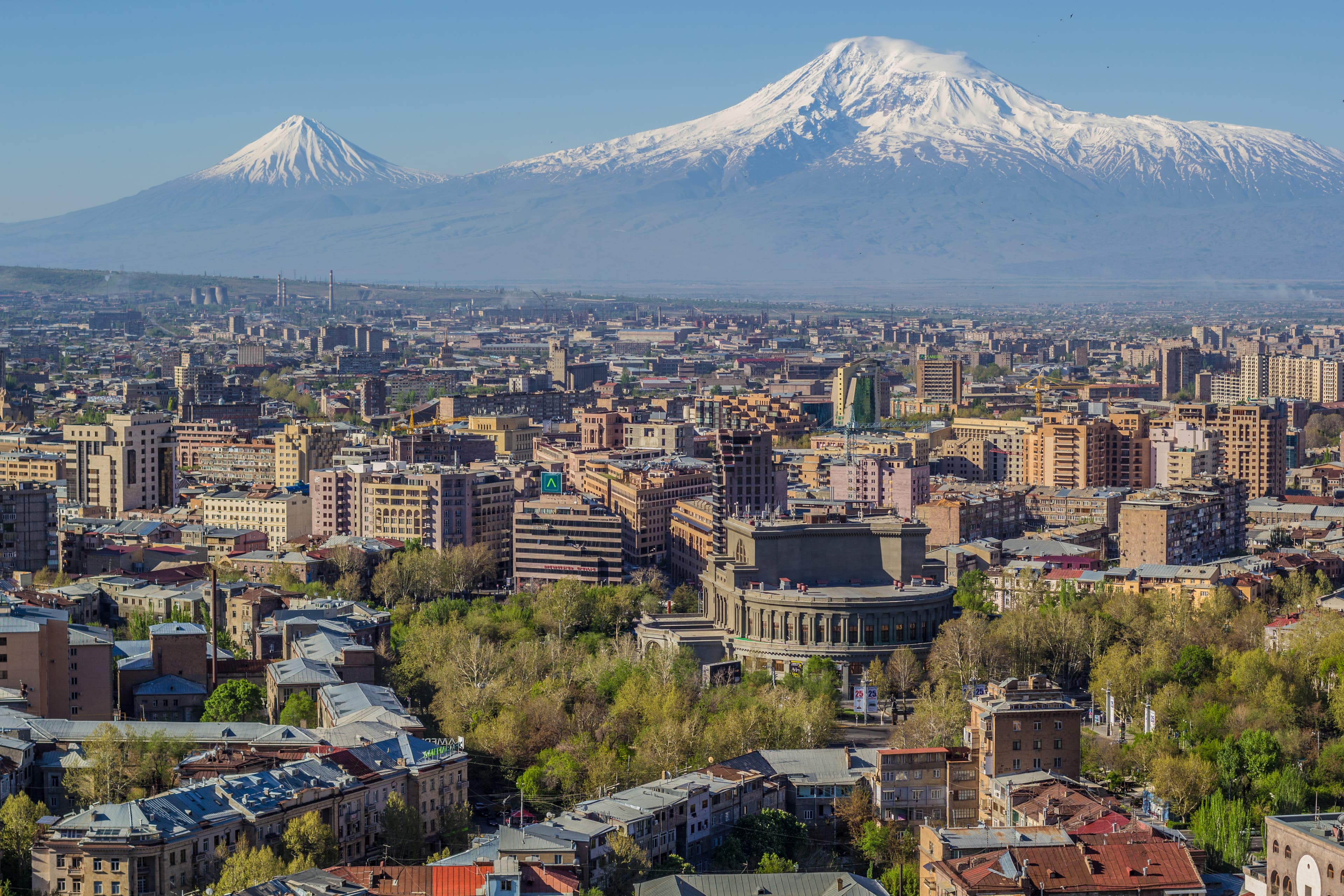 Mount Ararat rising behind the Yerevan skyline. Photo: Serouj Ourishian (Սէրուժ Ուրիշեան), via Wikimedia Commons (CC BY-SA 3.0). Source page: https://commons.wikimedia.org/wiki/File:Mount_Ararat_and_the_Yerevan_skyline.jpg