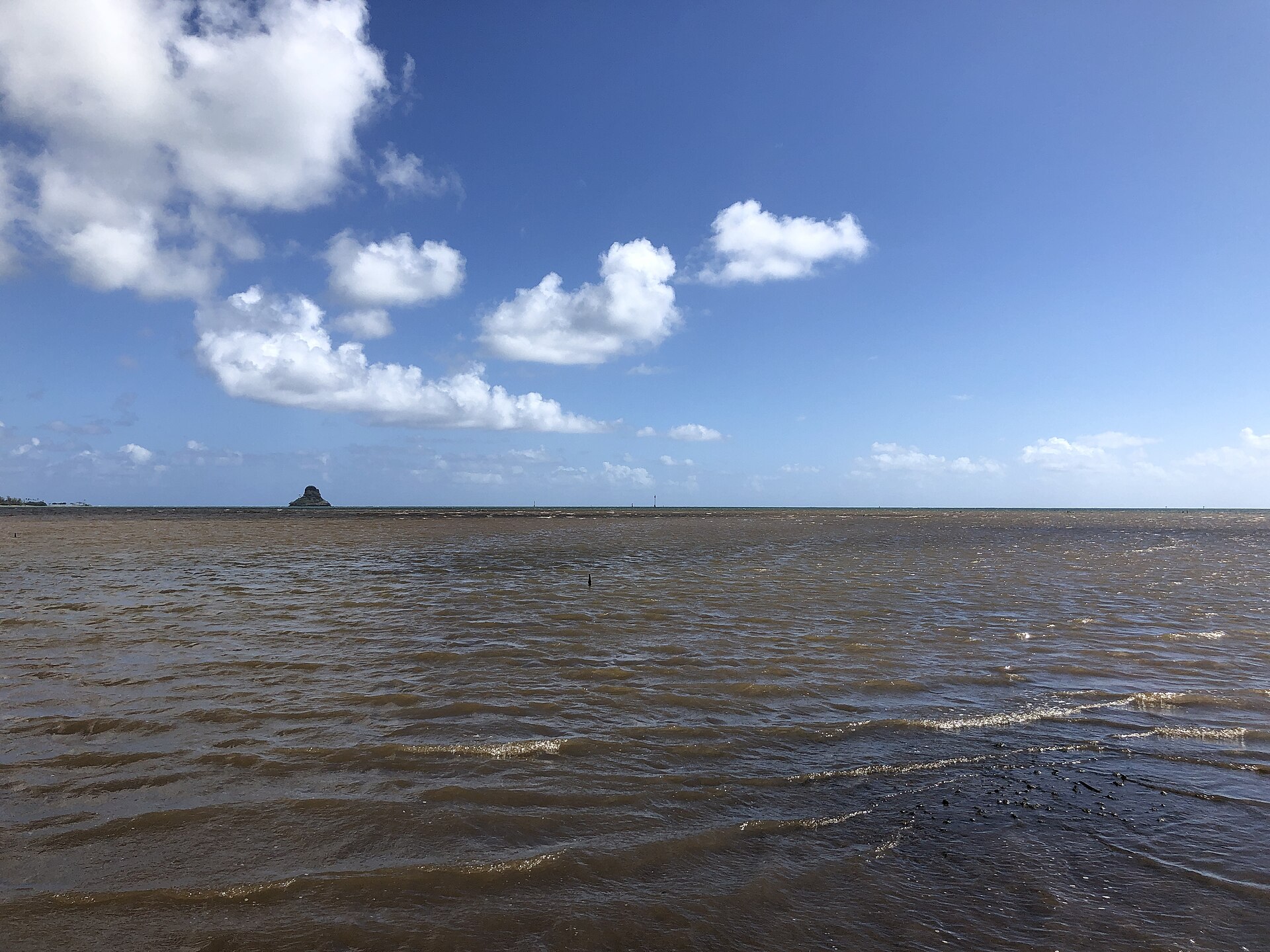 Kāneʻohe Bay looking toward Mokoliʻi, Oʻahu.